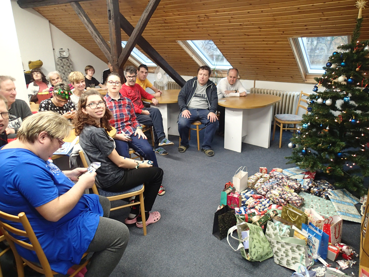 Vánoce ve Spolusetkávání 12-25